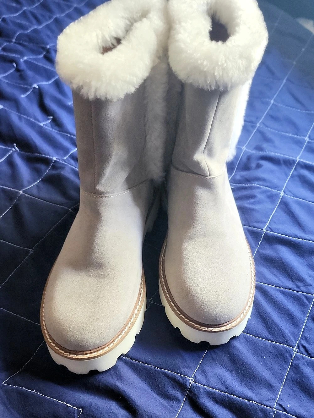 Oasis Society Faux Fur Cuff Winter Boots in Gray & White Like New